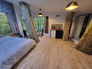 1 bedroom, bed sheets