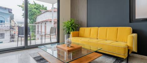 Exclusive-lejlighed | Opholdsområde | 40-tommers smart-tv med kabelkanaler