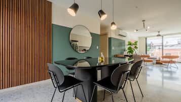 Apartment, 2 Bedrooms | Living area | 40-inch Smart TV with cable channels