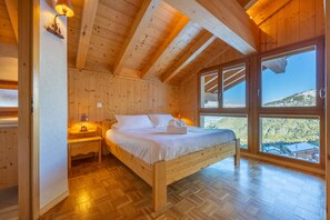 6 slaapkamers, een strijkplank/strijkijzer, gratis wifi, beddengoed