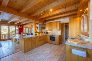 Fridge, microwave, oven, dishwasher - Chalet Vansamis, views & sauna (Haute-Nendaz)