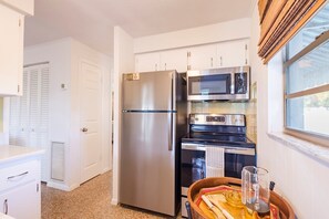 Fridge, microwave, coffee/tea maker, paper towels - Barefoot Mermaid 4, greatAMI location steps to the beach/fun on Pine Ave (Anna Maria)