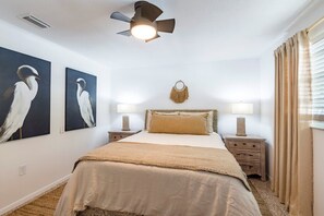 1 bedroom, iron/ironing board, internet - Barefoot Mermaid 4, greatAMI location steps to the beach/fun on Pine Ave (Anna Maria)