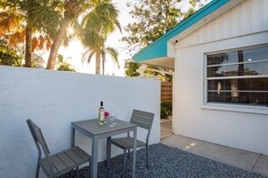 تناول الطعام بالخارج