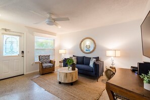 Unclassified image, 2 of 21, button