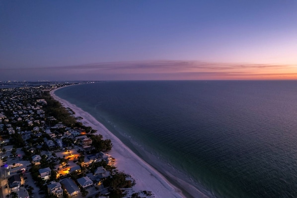 Beach nearby - Barefoot Mermaid 2, steps to the beach (Anna Maria)