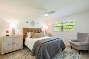 2 bedrooms, iron/ironing board, internet - Barefoot Mermaid 2, steps to the beach (Anna Maria)