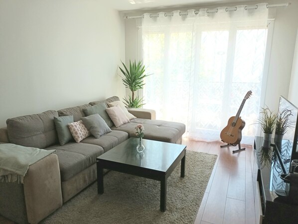 Living area - Cozy Flat Métro Direct Cœur de Paris et à Pied du Stade de France (Saint-Denis)