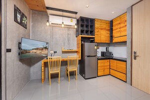 Estudio | Cocina privada | Frigorífico grande, microondas, tostadora y utensilios de cocina