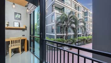 Studio, 1 King Bed | Balcony