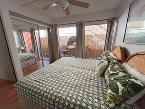 1 bedroom, desk, iron/ironing board, free WiFi - Updated! Hawaiian King Humble Oasis 1-Bedroom (Honolulu)