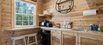Cabin #5 @ Rock Creek Cabins! King Bed, Great Porch, Nice Views, Pet Friendly! 