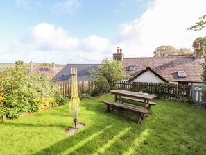 Property grounds - Gartavon (Newport)