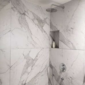 Handtücher, Seife, Toilettenpapier
