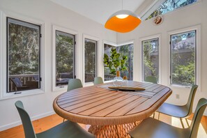 Dining - Family-oriented lagoon-side home in Sea Pines close to Harbour Town (Hilton Head Island)