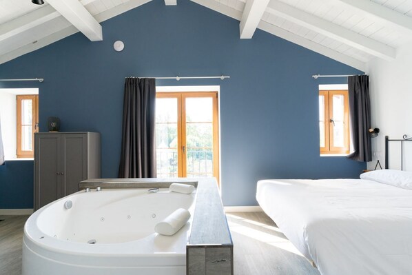 1 bedroom, bed sheets