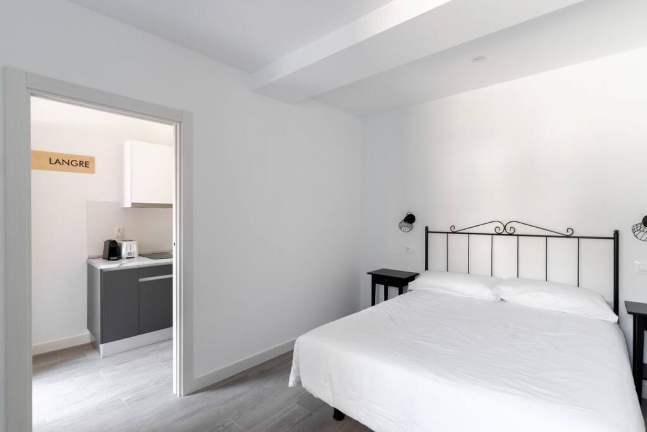 2 bedrooms, bed sheets, wheelchair access