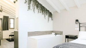 1 bedroom, bed sheets