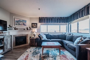 TV, fireplace