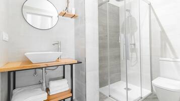 Ducha y bañera de hidromasaje
