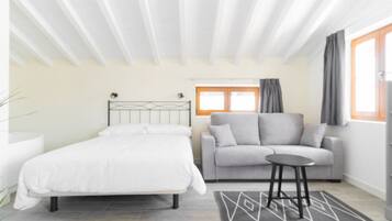 1 bedroom, bed sheets