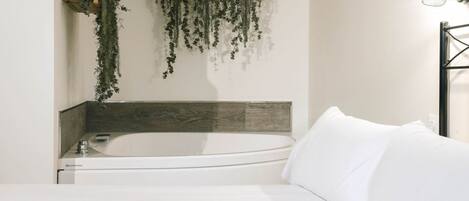 1 bedroom, bed sheets