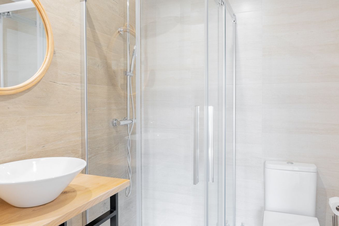 Ducha y bañera de hidromasaje