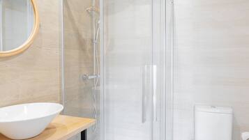 Ducha y bañera de hidromasaje