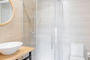 Shower, jetted bath