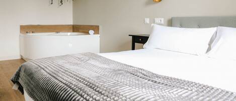 1 bedroom, bed sheets