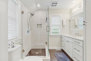 Secador de pelo y toallas