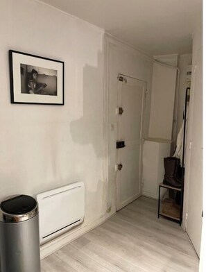 Interior - Charming studio appartment nearby Eiffel Tower (Paris)