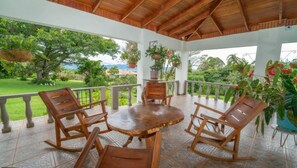 Outdoor dining - Espectacular Eco-villa Kikillo en Costa Rica (San Isidro)