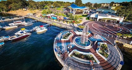 Okoboji BLUEtiful Cottage off Arnolds Park Amusement Park