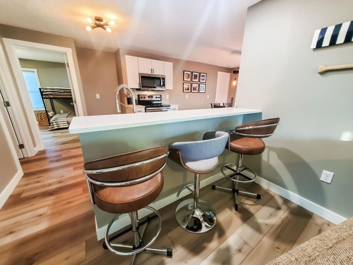 Microwave, oven, dishwasher, coffee/tea maker