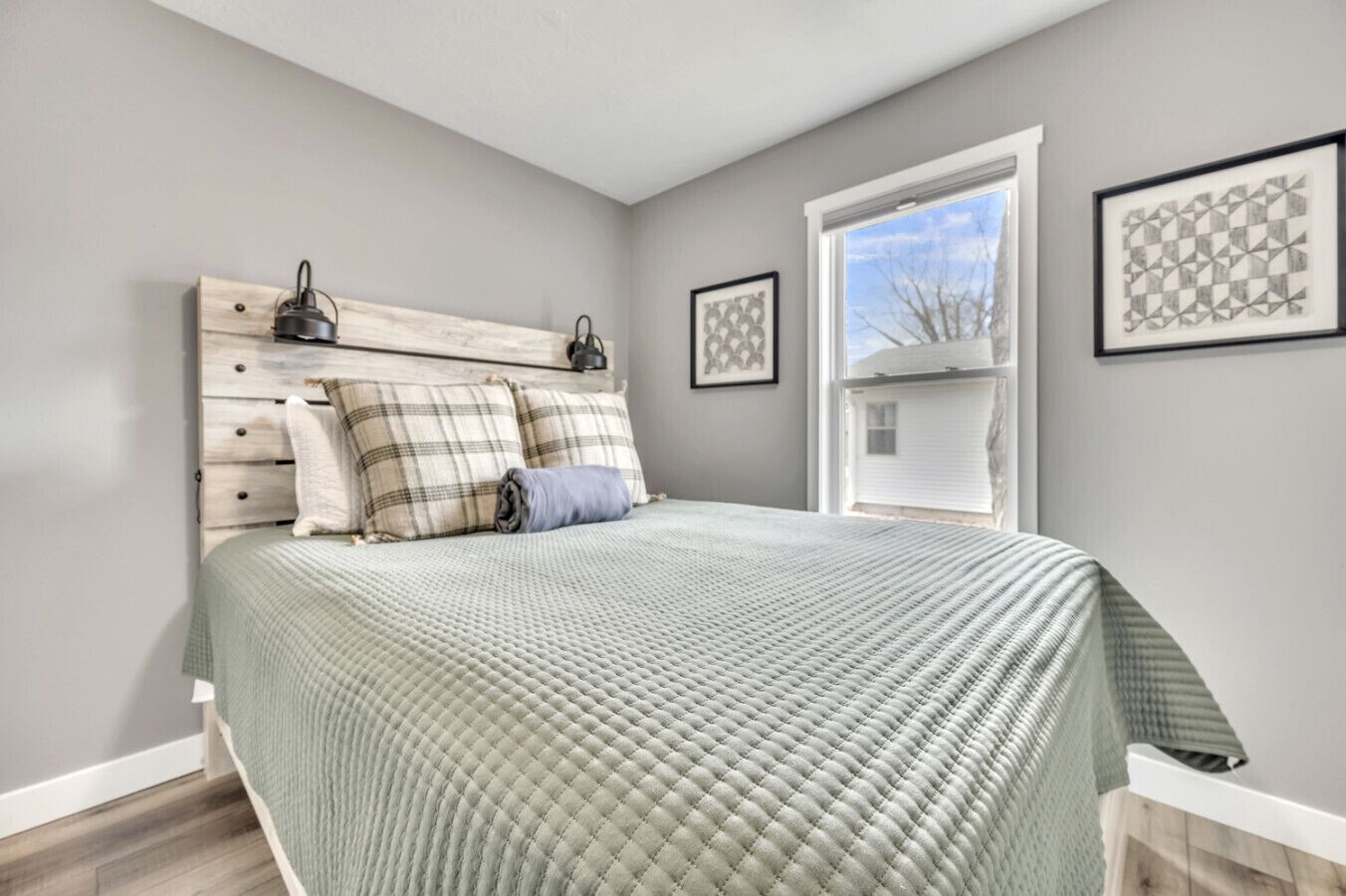 3 室のベッドルーム、アイロン / アイロン台、WiFi (無料)、ベッドシーツ