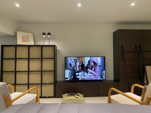 1 habitación, caja de seguridad en la habitación y cuna de viaje