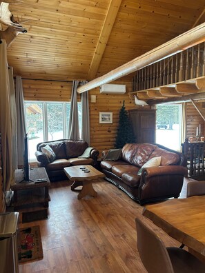 Smart-TV, DVD-Player, Bücher