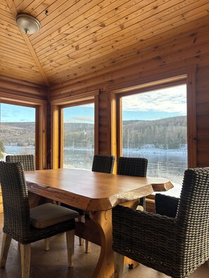 Dining - Chalet Pic-bois (Trois rives)