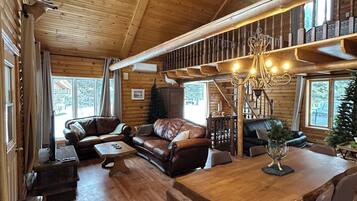 TV connectée, lecteur de DVD, livres