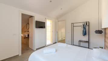 5 bedrooms, individually furnished, iron/ironing board, free WiFi