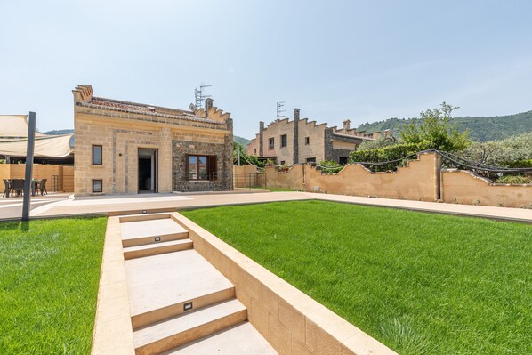 Premium Villa | Garden view