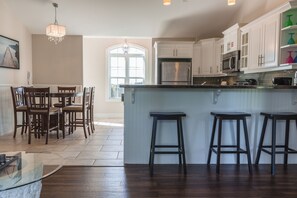 Private kitchen - Coastal PEI Suites Just Minutes from the North Shore (Breadalbane)