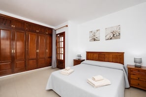 2 slaapkamers, een strijkplank/strijkijzer, wifi, beddengoed