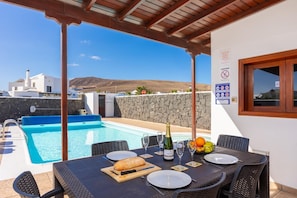 Outdoor dining - Villa Alexsandra - Two Bedroom Villa, Sleeps 4 (Playa Blanca)
