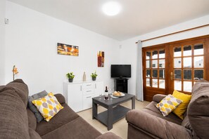 Fernseher, Tischtennisplatte