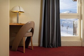 Junior Suite, Slope side | Langsir/tirai gelap terus, Wi-fi percuma, cadar katil 