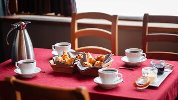 Dagelijks ontbijtbuffet (EUR 30 per persoon)