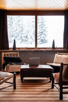 40-inch TV with digital channels