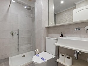 淋浴設備、風筒、提供毛巾